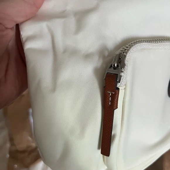 Tory Burch Virginia Bucket Bag - Picture 9 of 10